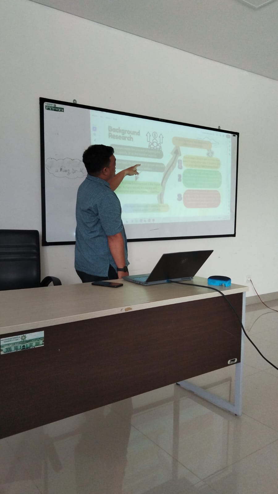 Turut Serta 4th ICIS, Dosen Prodi KPI Dipercaya Menjadi Chair dan Memandu Jalannya Panel Presentasi Paper